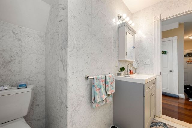 76 Taft Ave 1, Newton, MA 02465