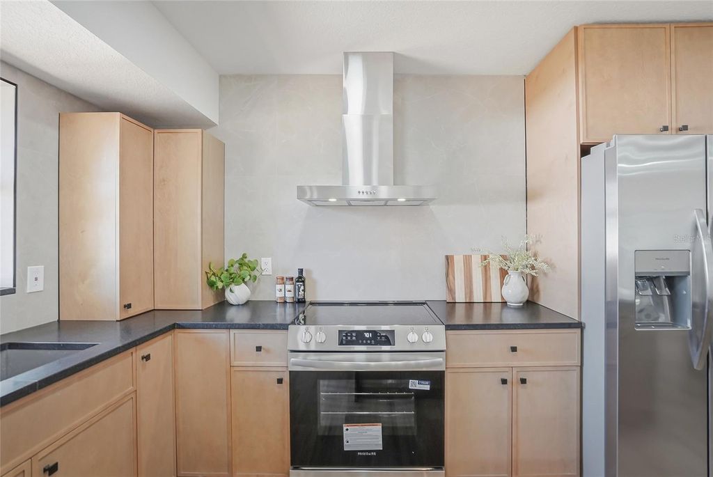 Image 11 of property listing at 4024 BELL AVENUE, Sarasota, FL 34231