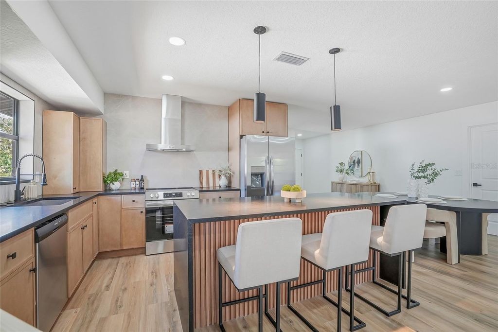 Image 13 of property listing at 4024 BELL AVENUE, Sarasota, FL 34231