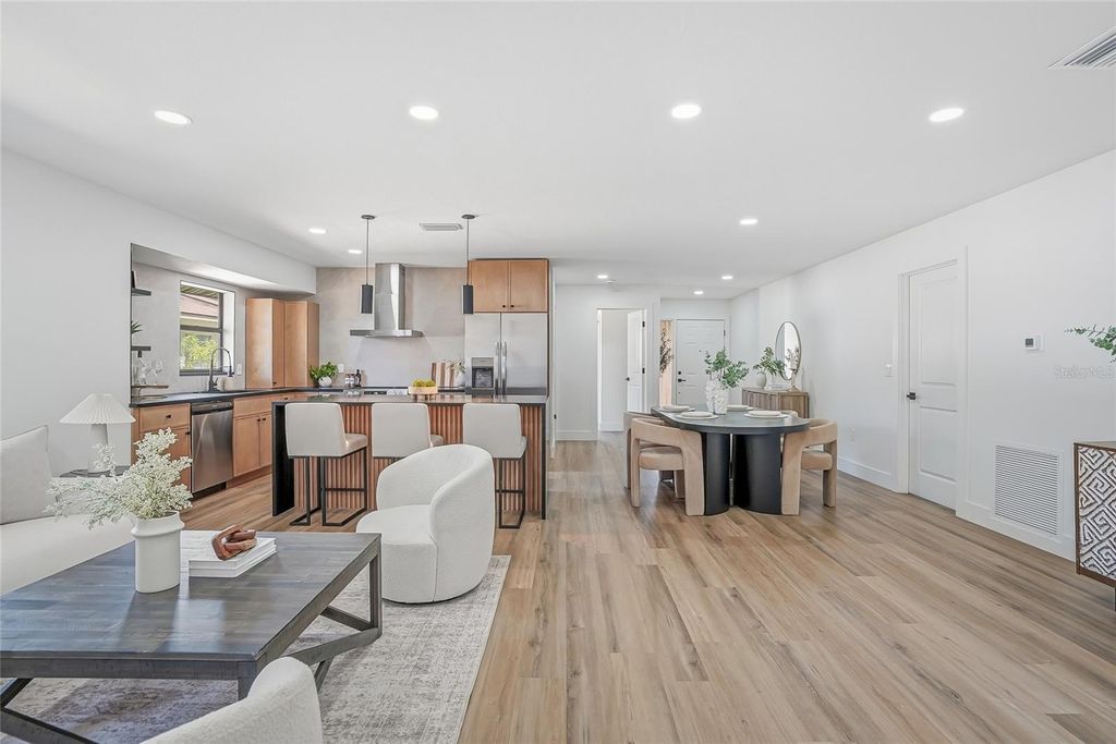 Image 19 of property listing at 4024 BELL AVENUE, Sarasota, FL 34231