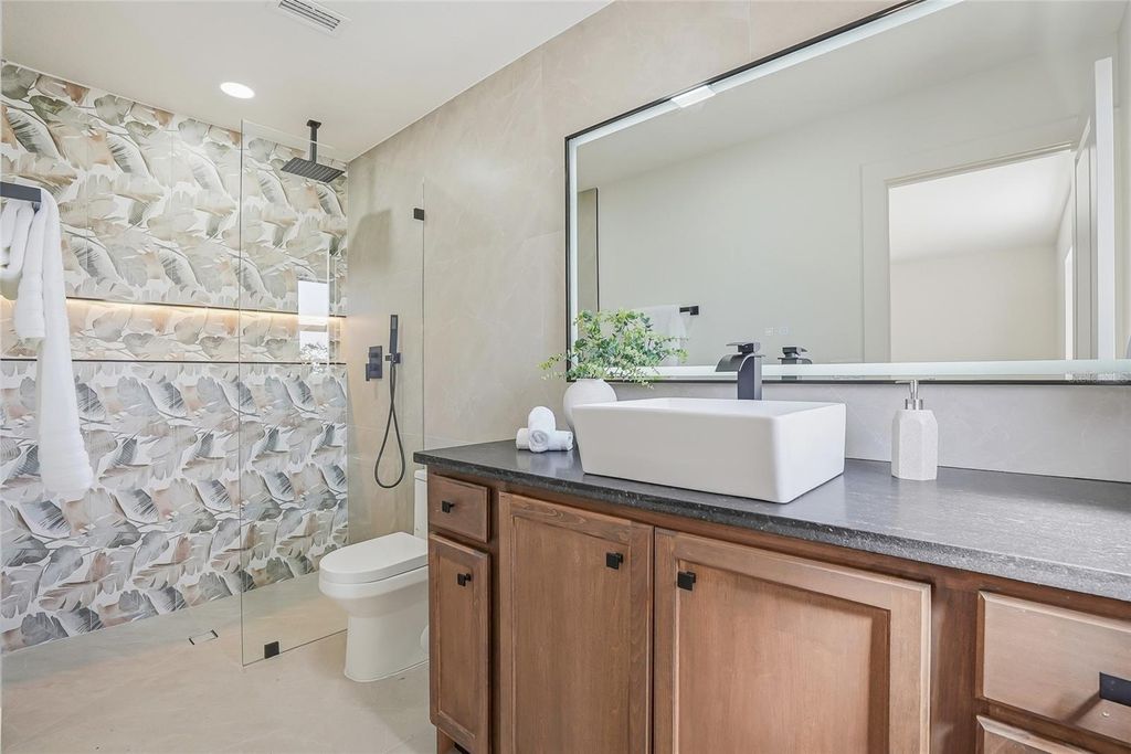 Image 24 of property listing at 4024 BELL AVENUE, Sarasota, FL 34231