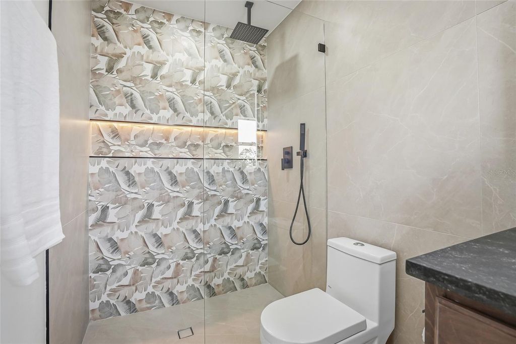 Image 25 of property listing at 4024 BELL AVENUE, Sarasota, FL 34231