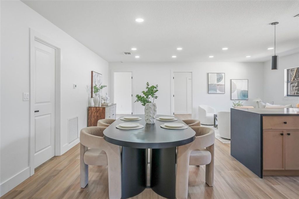 Image 4 of property listing at 4024 BELL AVENUE, Sarasota, FL 34231