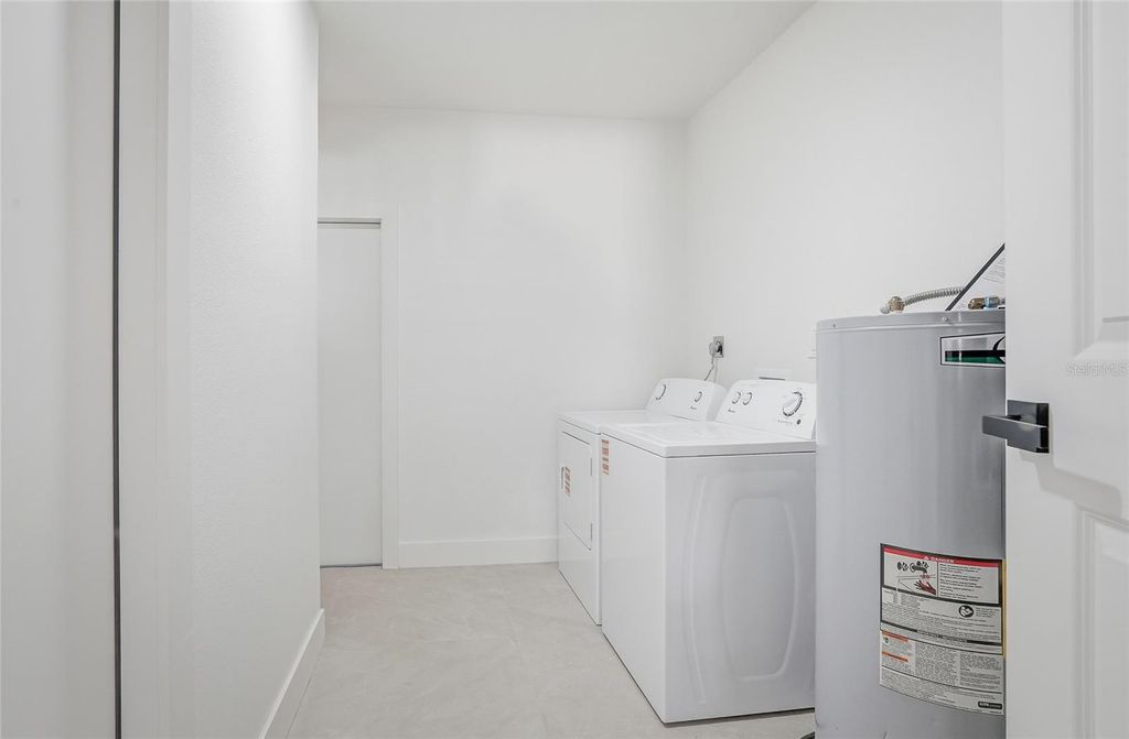 Image 33 of property listing at 4024 BELL AVENUE, Sarasota, FL 34231