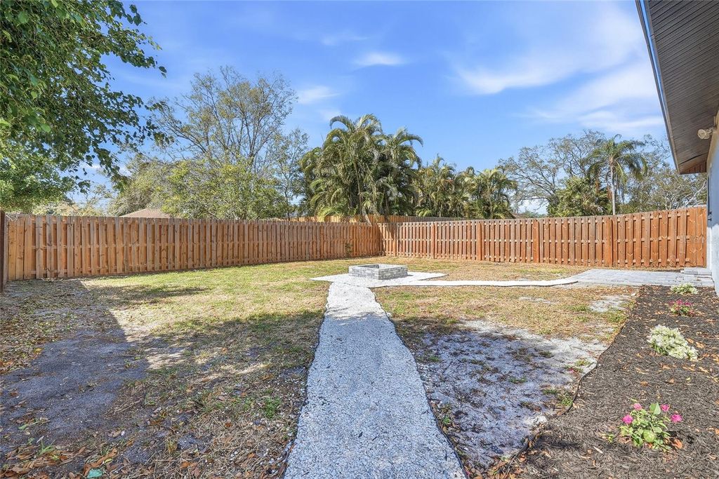 Image 37 of property listing at 4024 BELL AVENUE, Sarasota, FL 34231