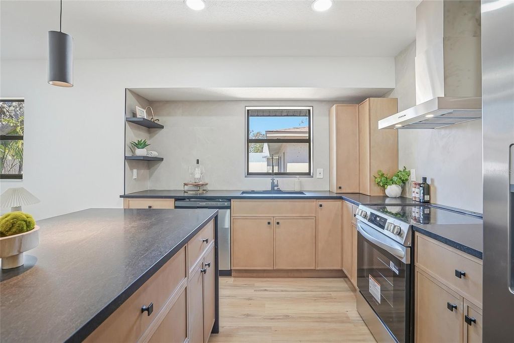 Image 6 of property listing at 4024 BELL AVENUE, Sarasota, FL 34231