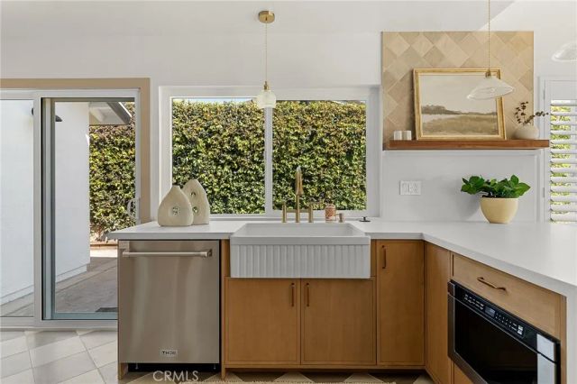 418 W Carol, Santa Ana, CA 92707