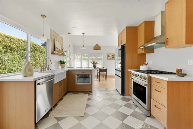 418 W Carol, Santa Ana, CA 92707