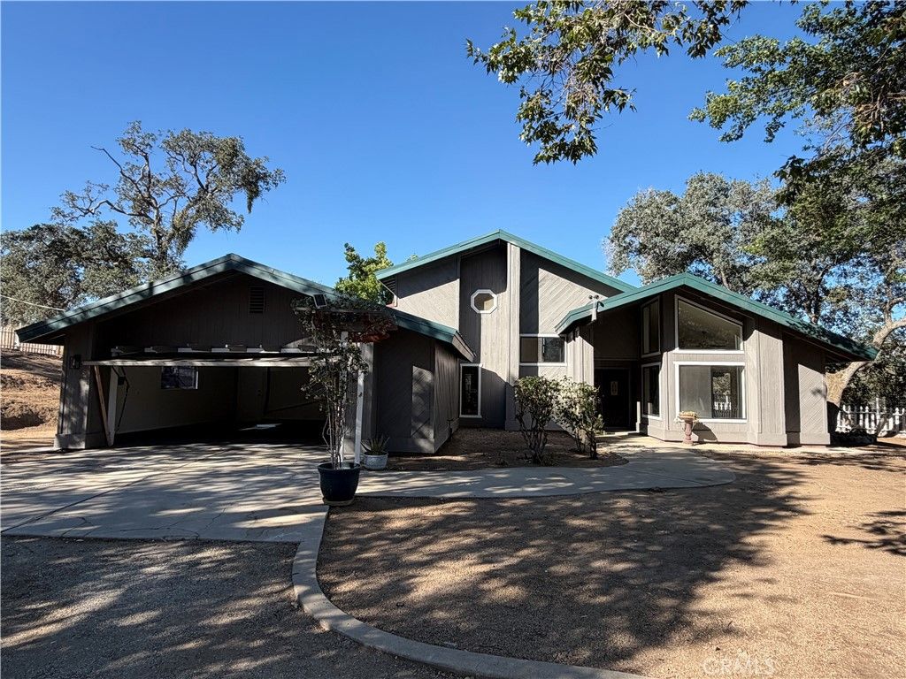 Image 1 of property listing at 29642 Hart Oaks Drive, Keene, CA 93531