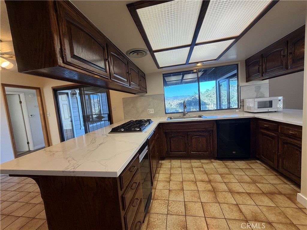Image 15 of property listing at 29642 Hart Oaks Drive, Keene, CA 93531