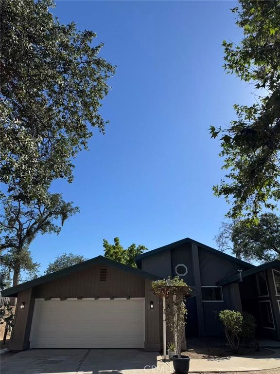 Image 38 of property listing at 29642 Hart Oaks Drive, Keene, CA 93531