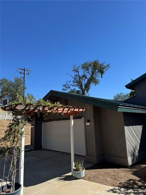 Image 39 of property listing at 29642 Hart Oaks Drive, Keene, CA 93531