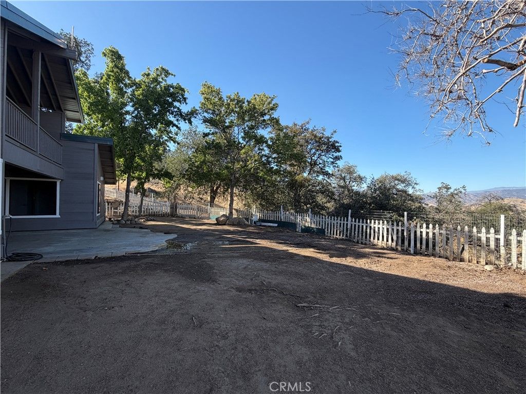 Image 4 of property listing at 29642 Hart Oaks Drive, Keene, CA 93531