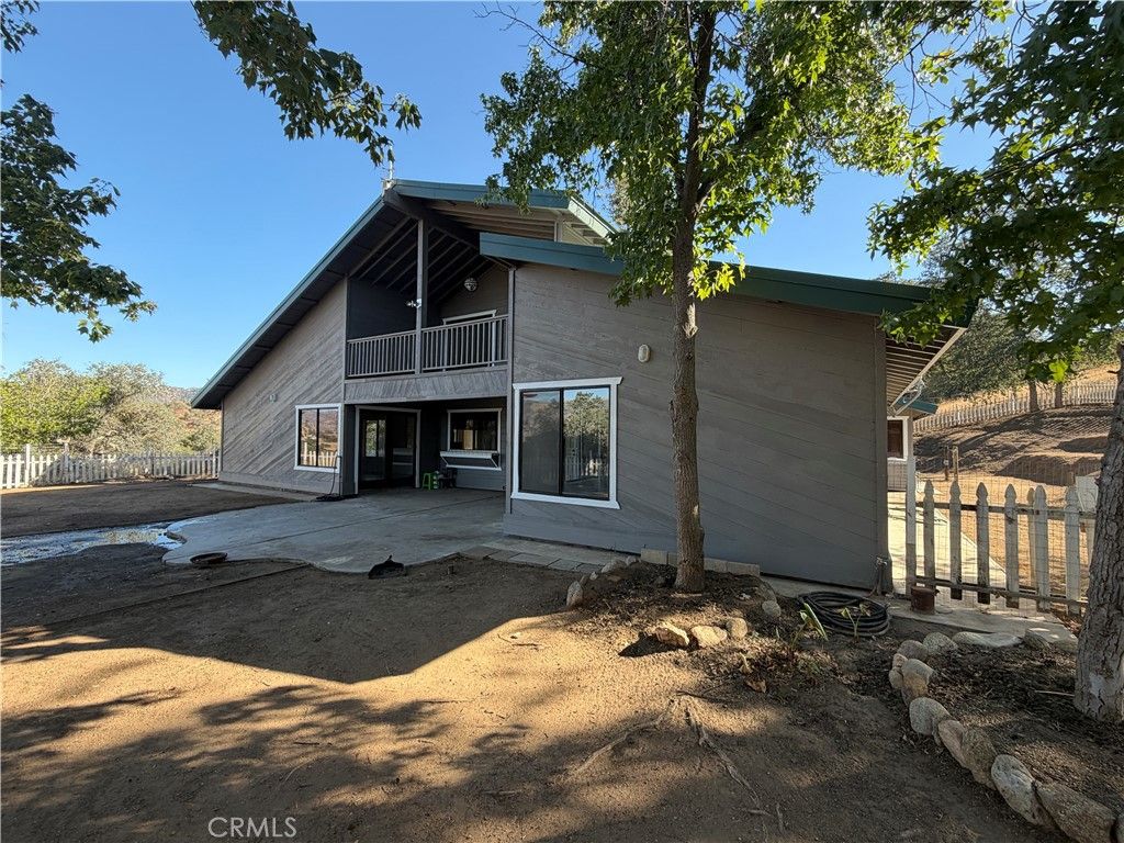 Image 5 of property listing at 29642 Hart Oaks Drive, Keene, CA 93531