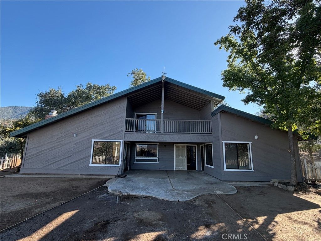 Image 6 of property listing at 29642 Hart Oaks Drive, Keene, CA 93531