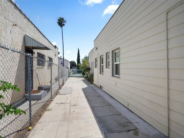 2245 W 27th Street, Los Angeles, CA 90018
