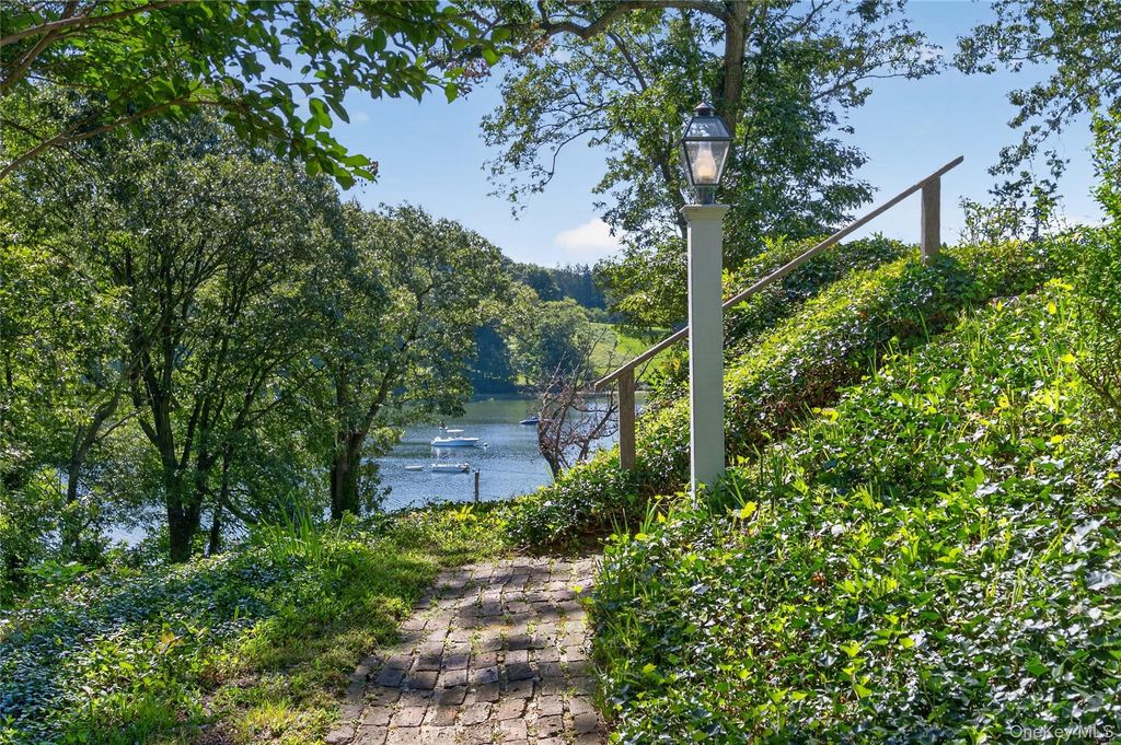 10 Holden Lane, Bayville, NY 11709 — photo 4