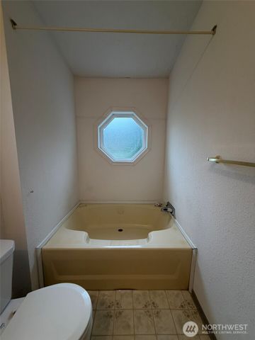 100 Leisure Drive, Aberdeen, WA 98520