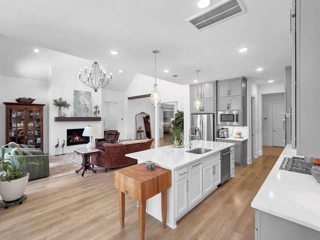 10095 S Goshawk Trail, Conroe, TX 77385