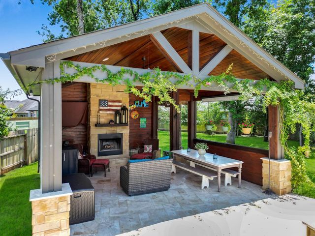 10095 S Goshawk Trail, Conroe, TX 77385
