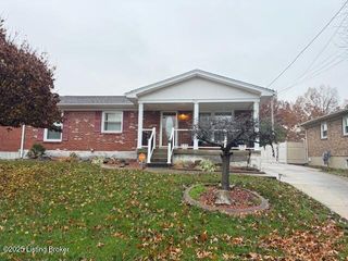 7911 Pickwick Ln, Louisville, KY 40219