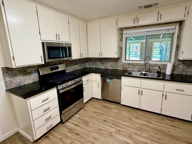 5572 Olive Street, Anderson, CA 96007