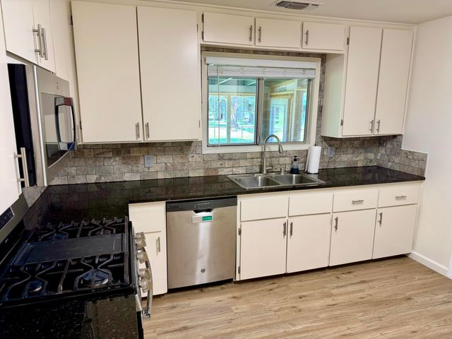 5572 Olive Street, Anderson, CA 96007