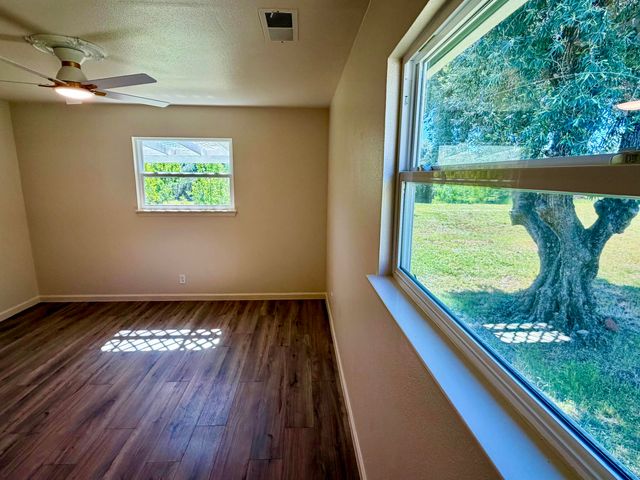 5572 Olive Street, Anderson, CA 96007