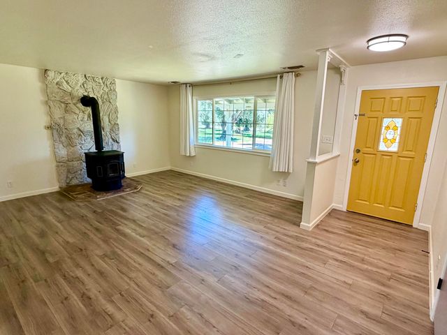 5572 Olive Street, Anderson, CA 96007