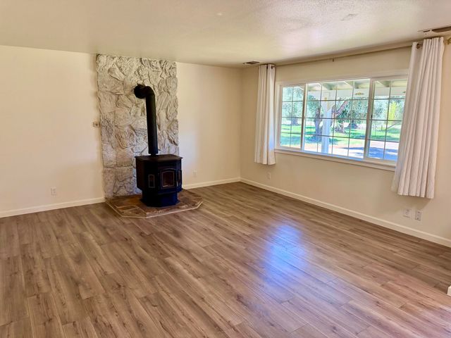 5572 Olive Street, Anderson, CA 96007