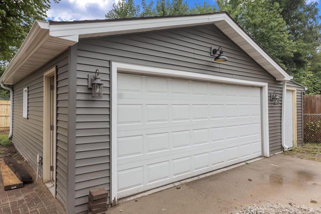 W1390 Greenview ROAD, Genoa City, WI 53128