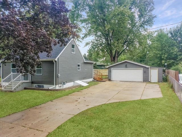 W1390 Greenview ROAD, Genoa City, WI 53128