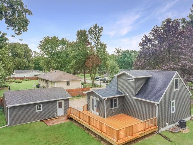 W1390 Greenview ROAD, Genoa City, WI 53128