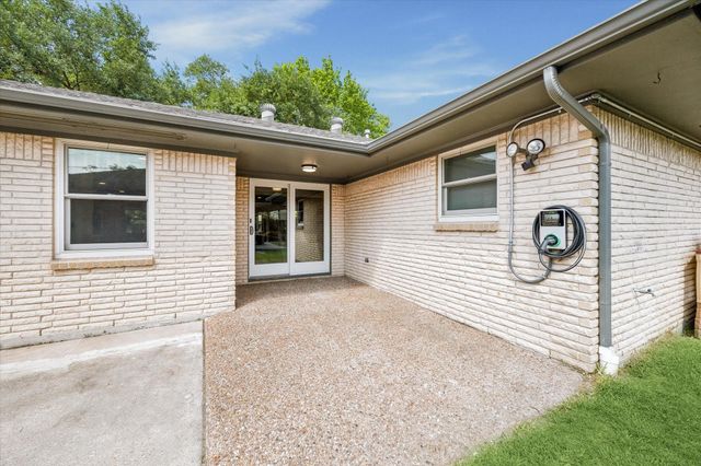 5311 Hialeah Drive, Houston, TX 77092