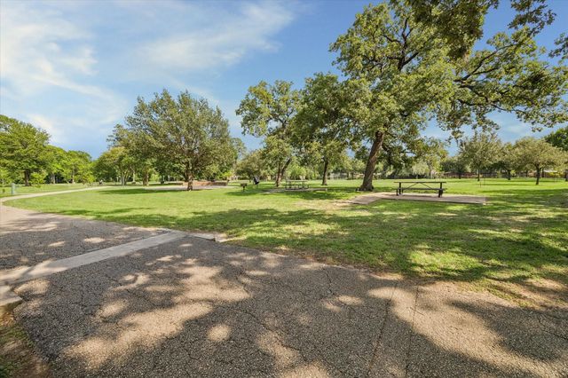 5311 Hialeah Drive, Houston, TX 77092