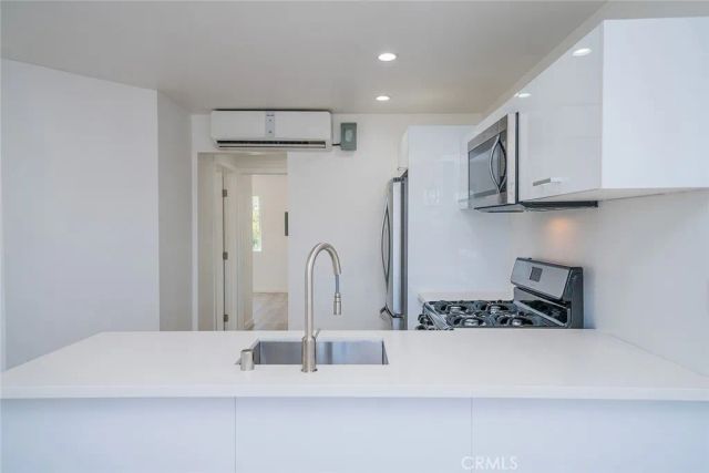 6745 Laurel Canyon 201, North Hollywood, CA 91606