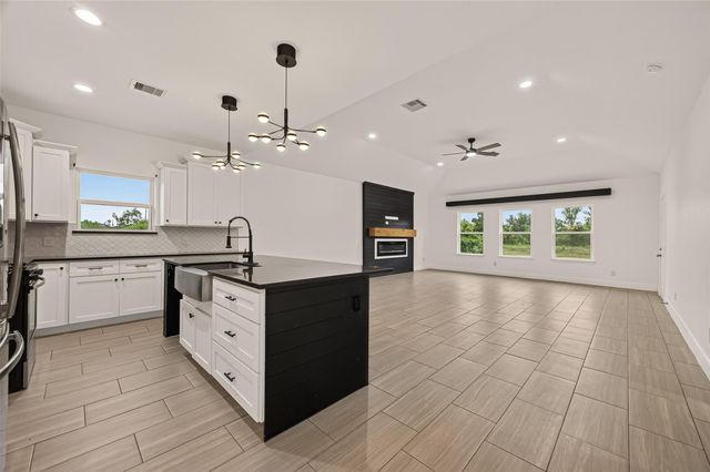 1343 Alpha Lane, Crosby, TX 77532