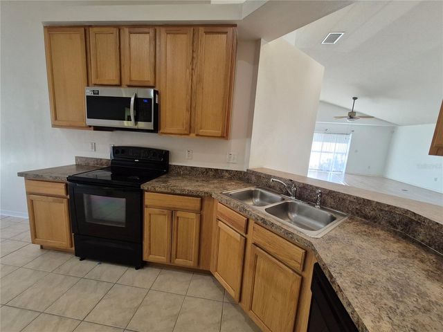 6833 RUNNER OAK DRIVE, Zephyrhills, FL 33545