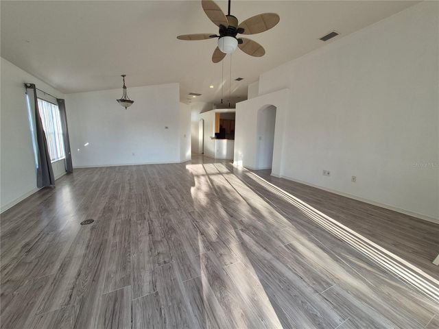 6833 RUNNER OAK DRIVE, Zephyrhills, FL 33545
