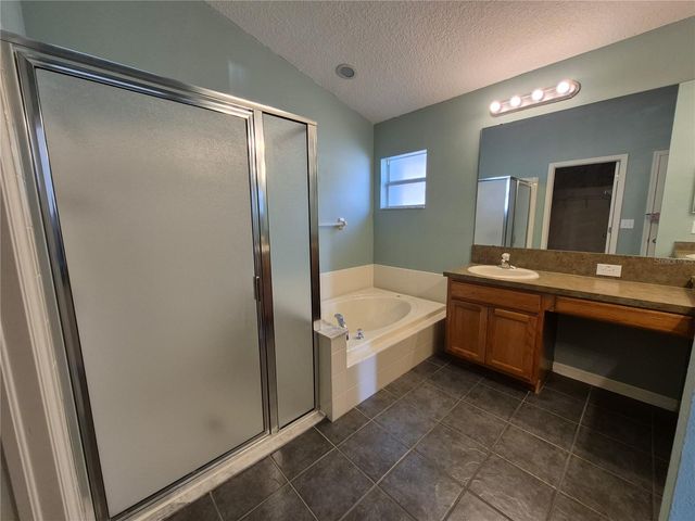 6833 RUNNER OAK DRIVE, Zephyrhills, FL 33545