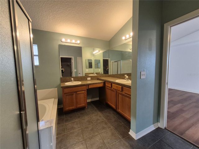6833 RUNNER OAK DRIVE, Zephyrhills, FL 33545