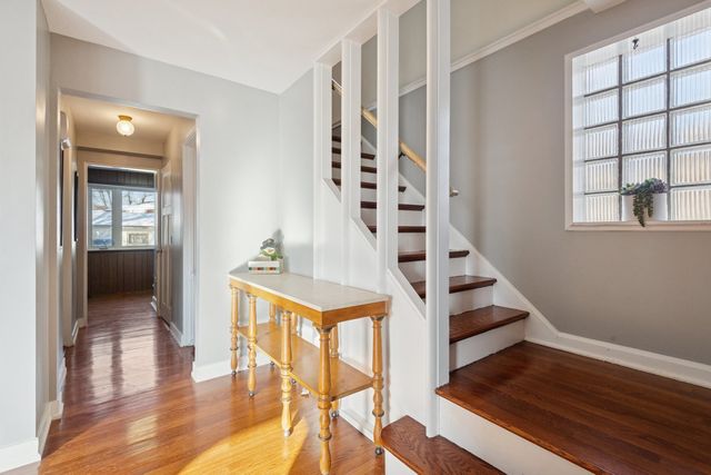 8646 E Prairie Road, Skokie, IL 60076