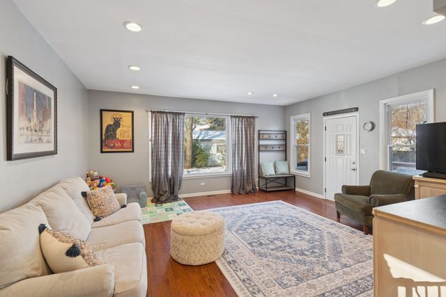 8646 E Prairie Road, Skokie, IL 60076