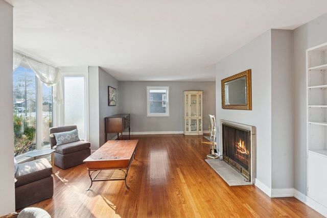 8646 E Prairie Road, Skokie, IL 60076