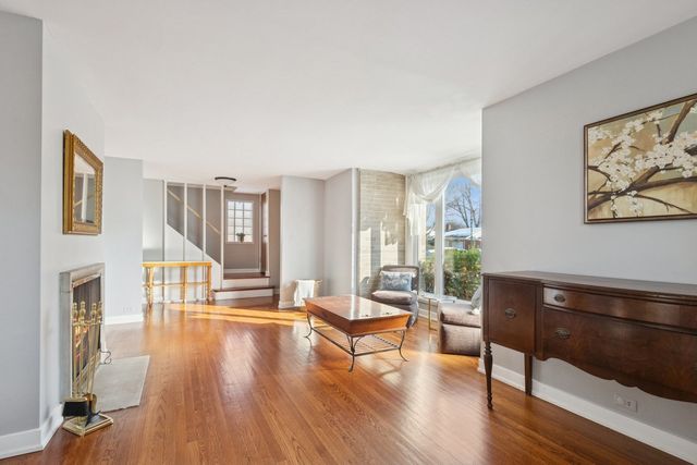 8646 E Prairie Road, Skokie, IL 60076