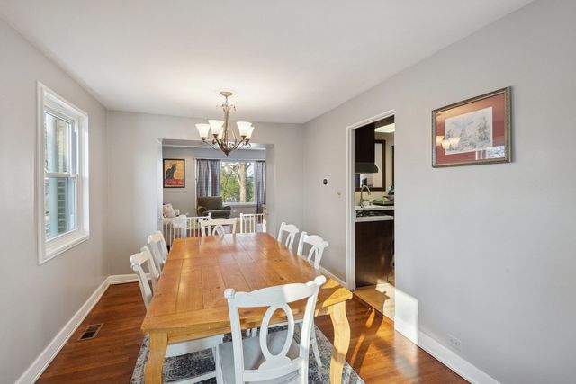 8646 E Prairie Road, Skokie, IL 60076