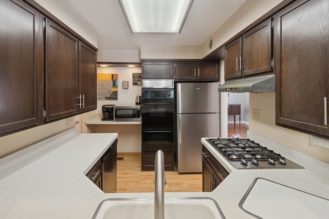 8646 E Prairie Road, Skokie, IL 60076