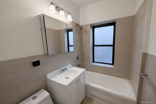 5 Circuit Road A30, New Rochelle, NY 10805