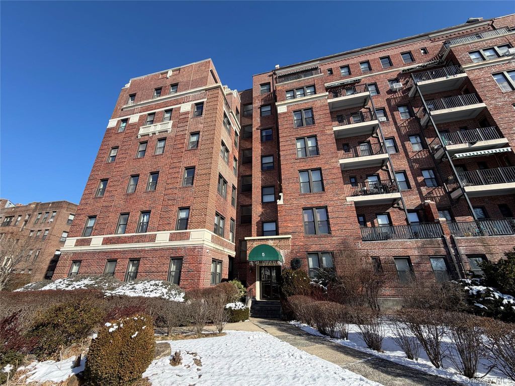 5 Circuit Road A30, New Rochelle, NY 10805