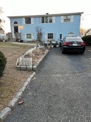 4 Badger Lane, East Setauket, NY 11733